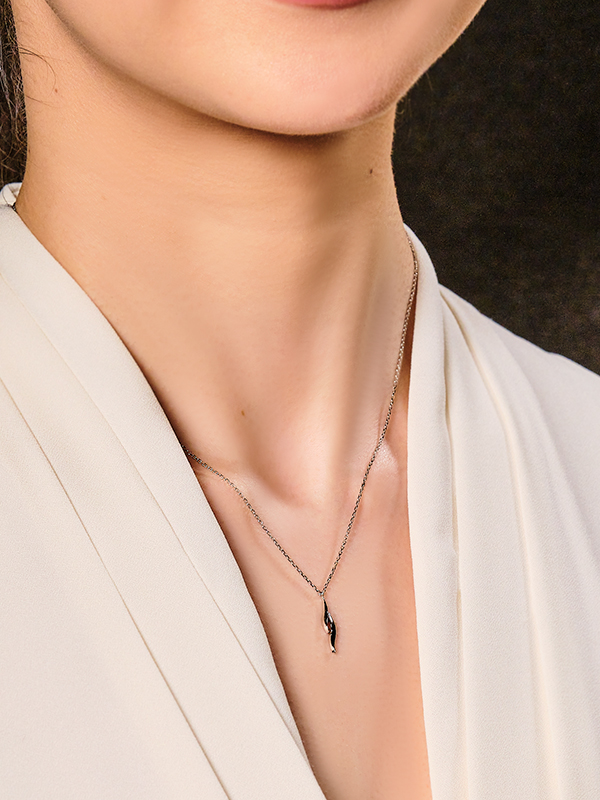 ペンダント：飛天